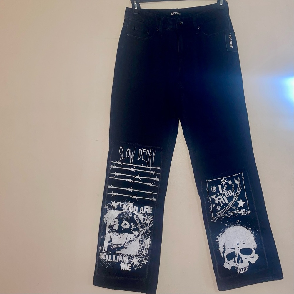 Black Skull Graphic Women’s Hot Topic Jeans